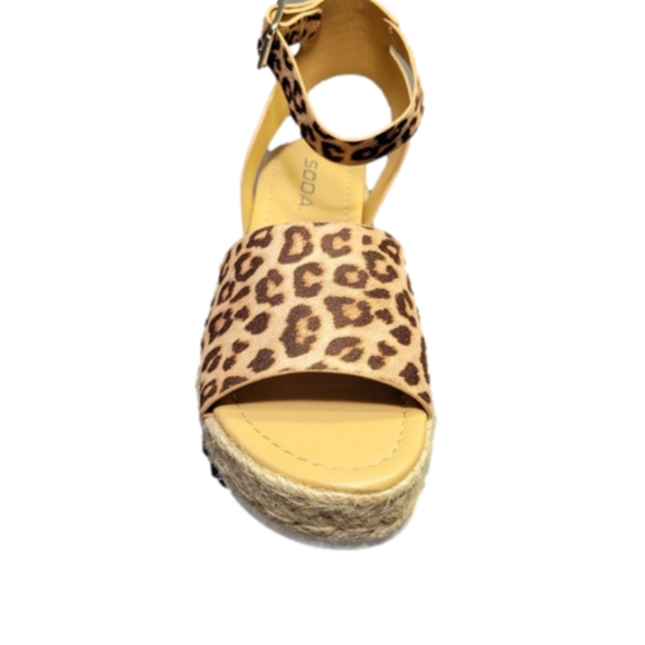 SODA WOMENS CHEETAH PATTERN SANDLES - SIZE 6 NEW WITH BOX - Picture 8 of 12